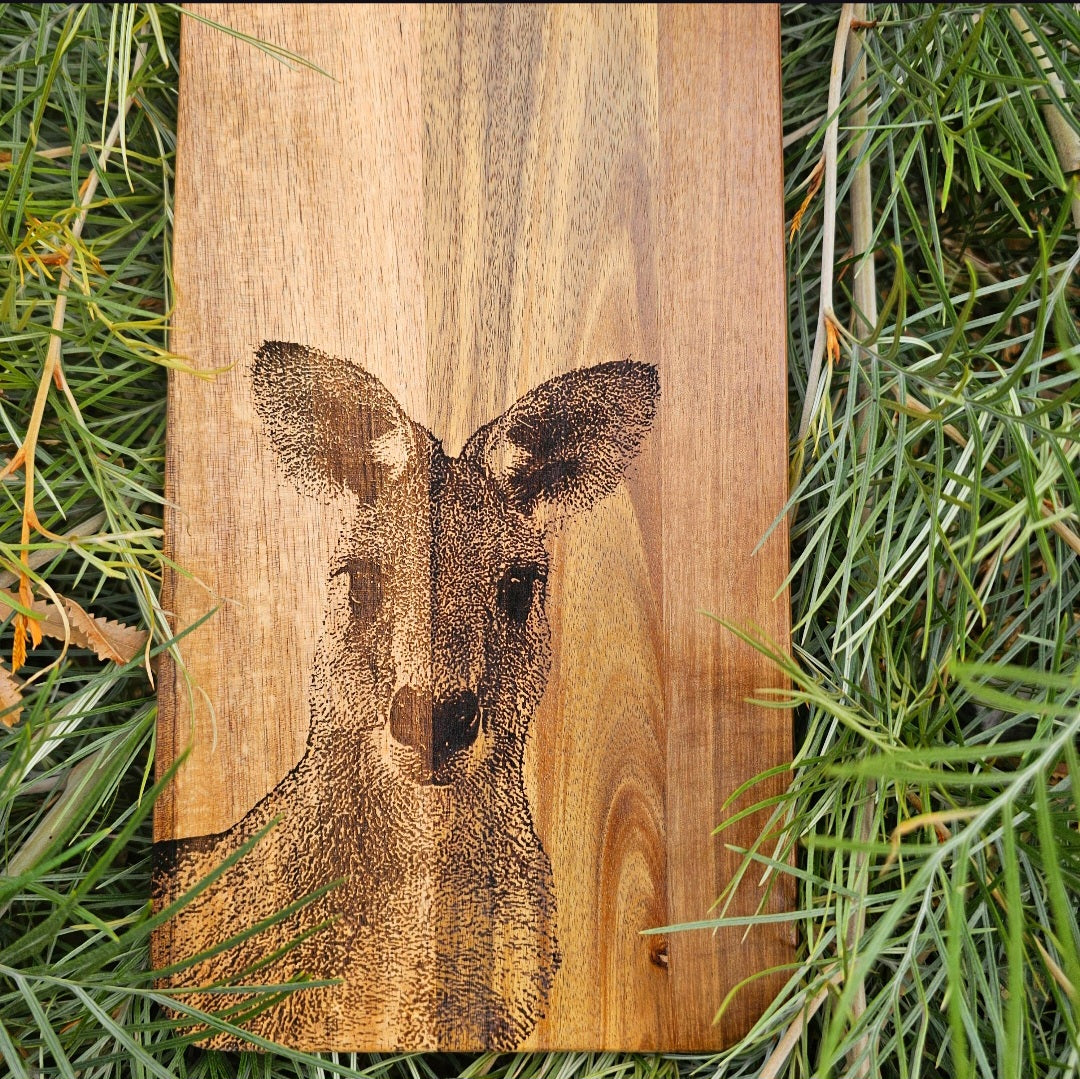 Eastern Grey Kangaroo Custom Engraved Australian Native Hardwood Chopping/Cutting/Serving Paddle Board